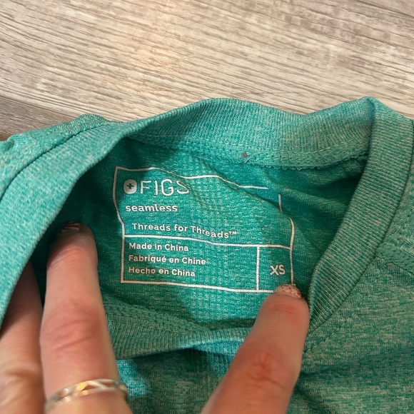 Figs Women's Long Sleeve Top Scrubs - Picture 4 of 4